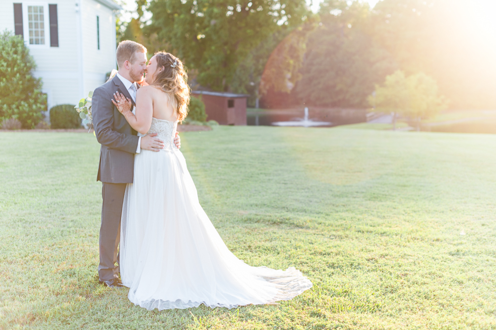 Summer Wedding at Walnut Hill in Raleign NC - Hunter and Sarah Photography
