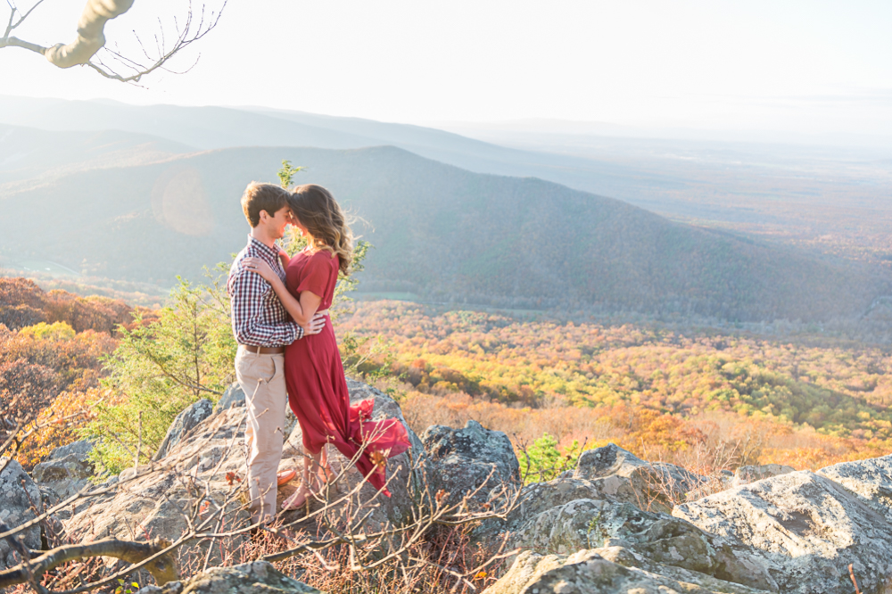 Fall Engagement at Raven's Roost Overlook, Skyline Drive - Hunter and Sarah Photography