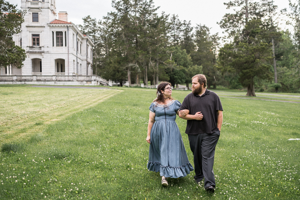 Stormy Spring Engagement Session at Swannanoa Palace - Hunter and Sarah Photography