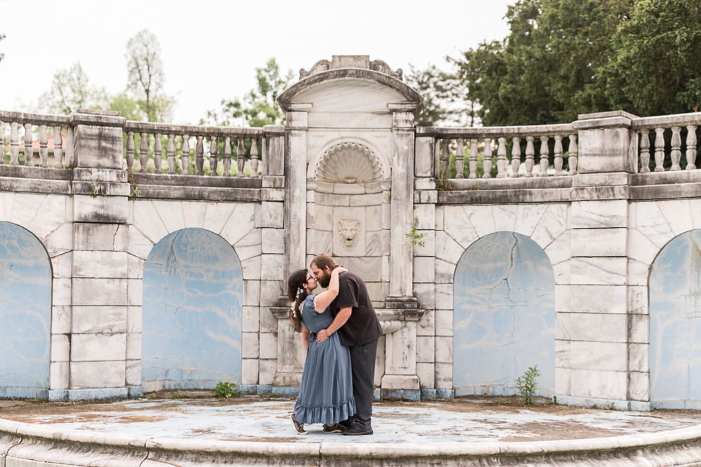 Stormy Spring Engagement Session at Swannanoa Palace - Hunter and Sarah Photography