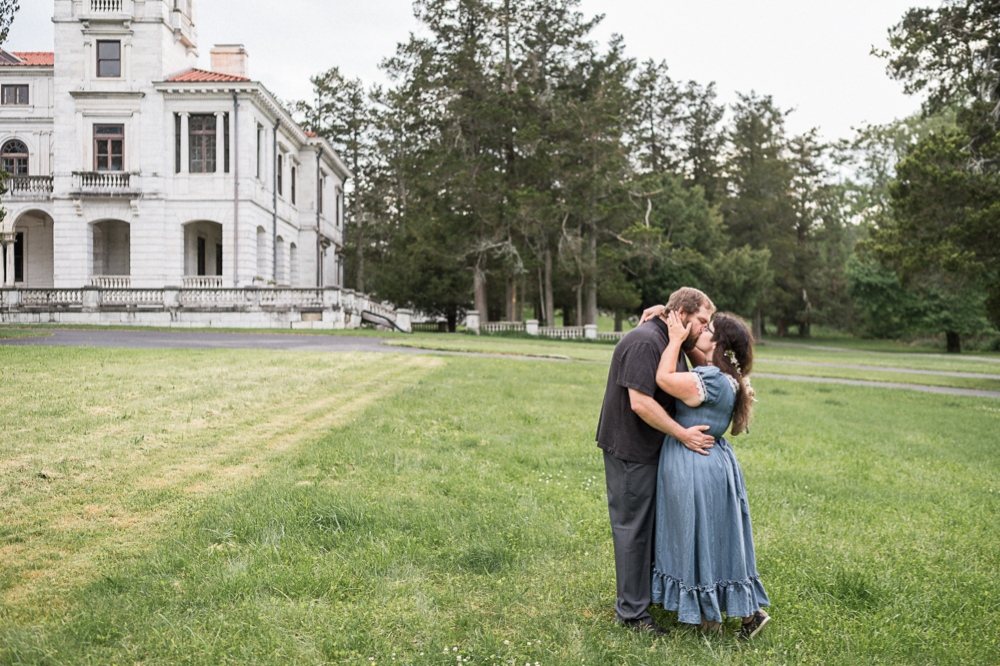 Stormy Spring Engagement Session at Swannanoa Palace - Hunter and Sarah Photography