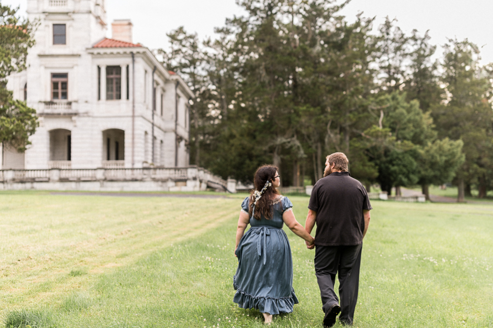 Stormy Spring Engagement Session at Swannanoa Palace - Hunter and Sarah Photography