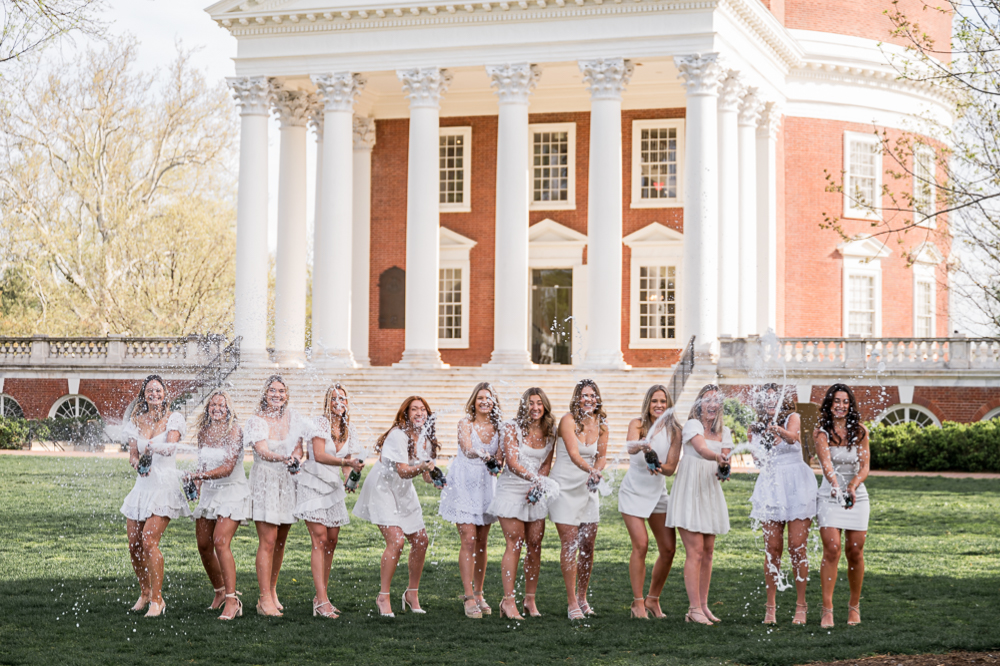 3 Tips for the Best UVA Graduation Pictures - Hunter and Sarah Photography